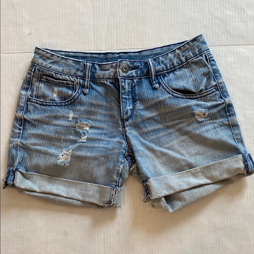 BUFFALO Medium Denim wash low rise very Distressed Women Shorts w cuffs Size 26